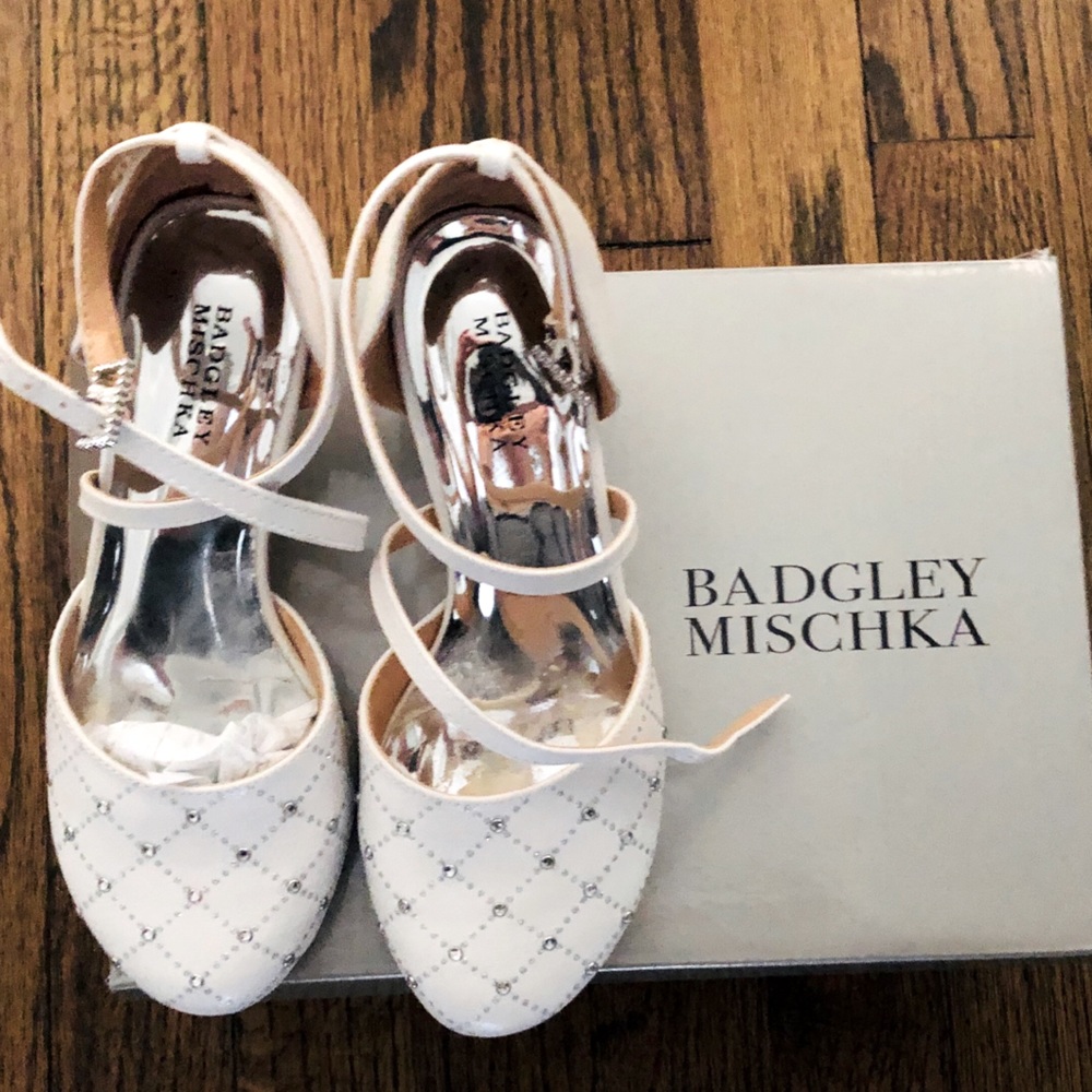 Badgley Mischka Girls Kitten Heeled Shoes.